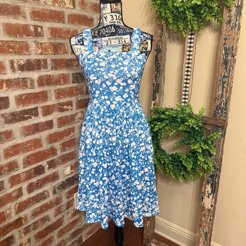 D4 - Chic Blue Floral Mini Dress